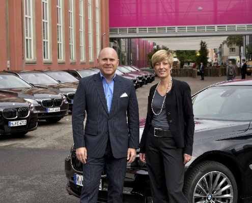 BMW — партнер международной выставки Art Basel. Выставка арт-каров BMW от Эстер Малангу и Роберта Раушенберга