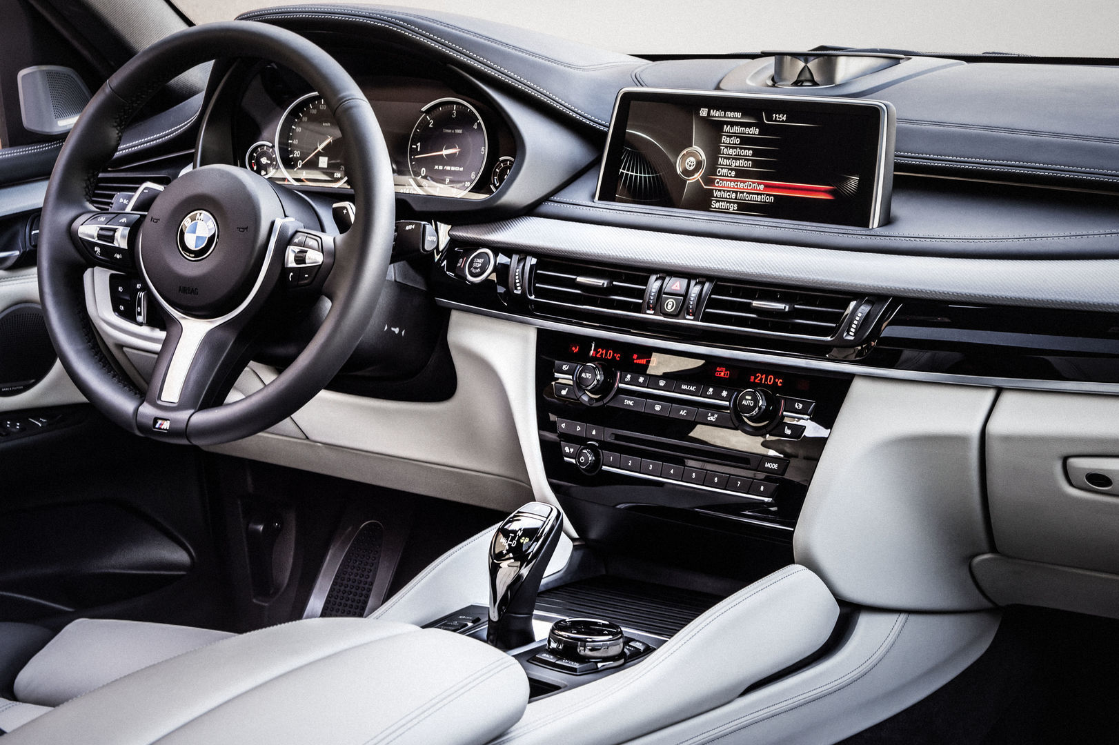 new-BMW-X6-interior-001