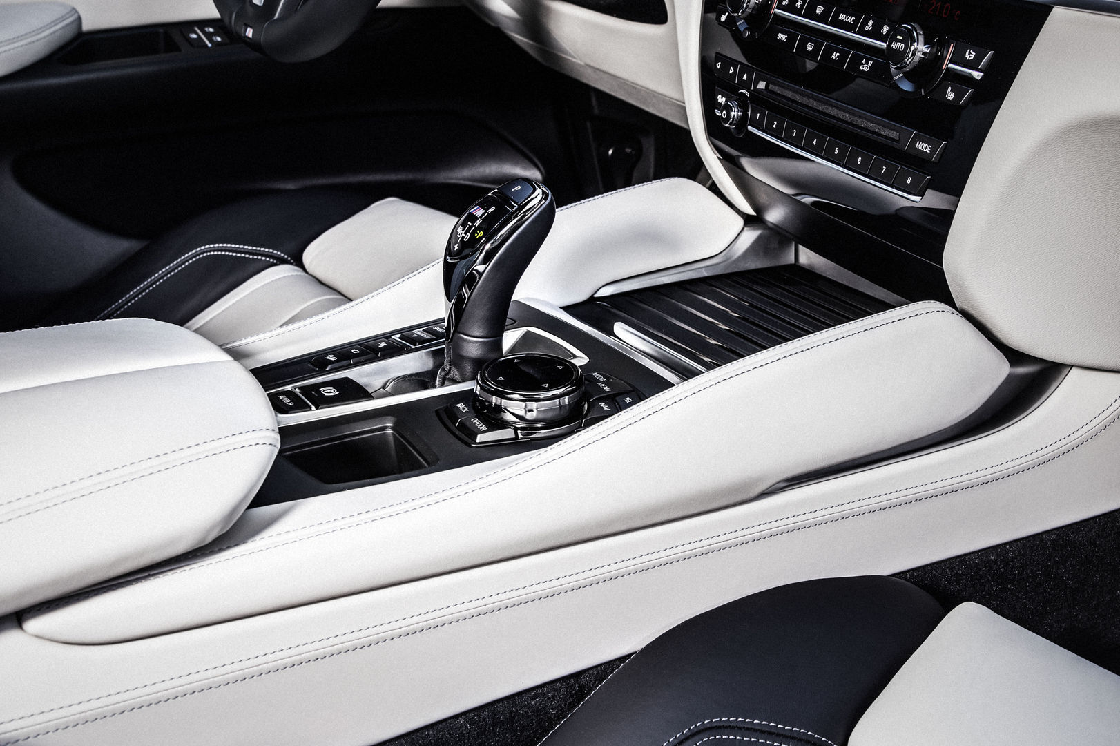 new-BMW-X6-interior-003