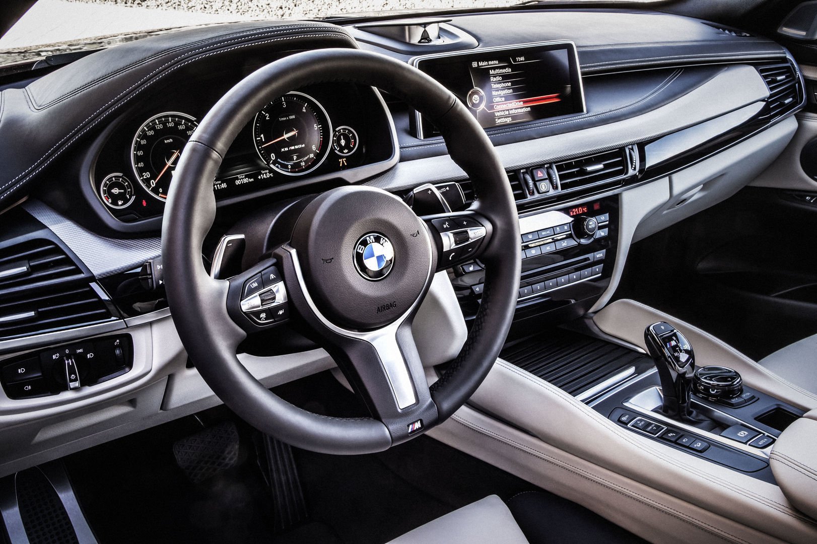 new-BMW-X6-interior-005