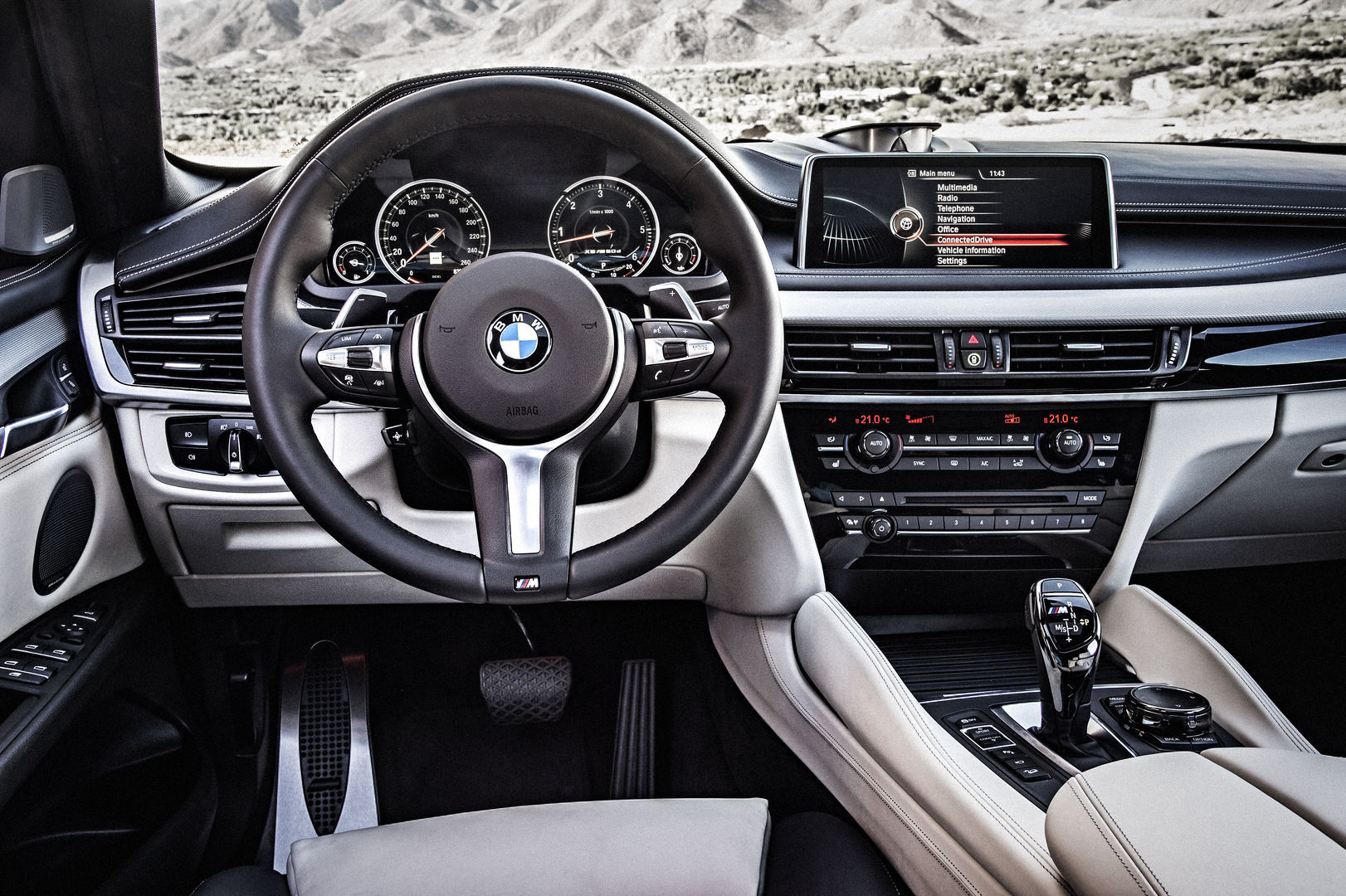 new-BMW-X6-interior-006