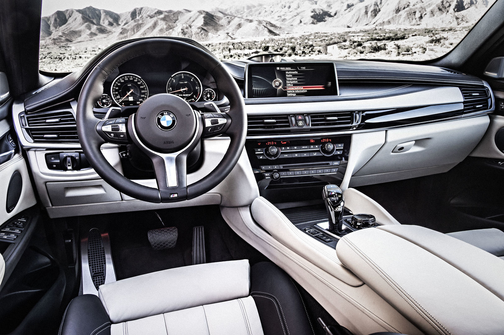 new-BMW-X6-interior-007