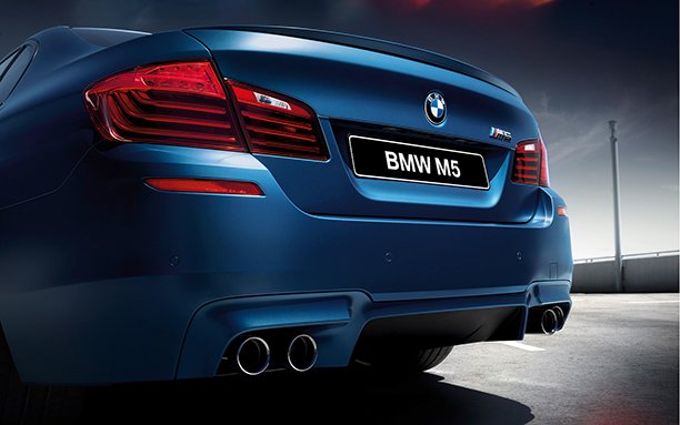 BMW_M5_Sedan_Wallpaper_612x383_08