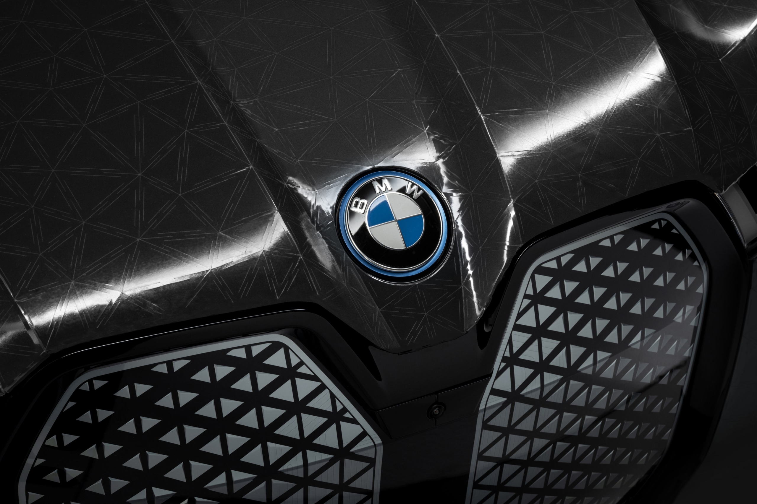 Магия изменения цвета кузова: BMW iX Flow с революционной технологией E Ink